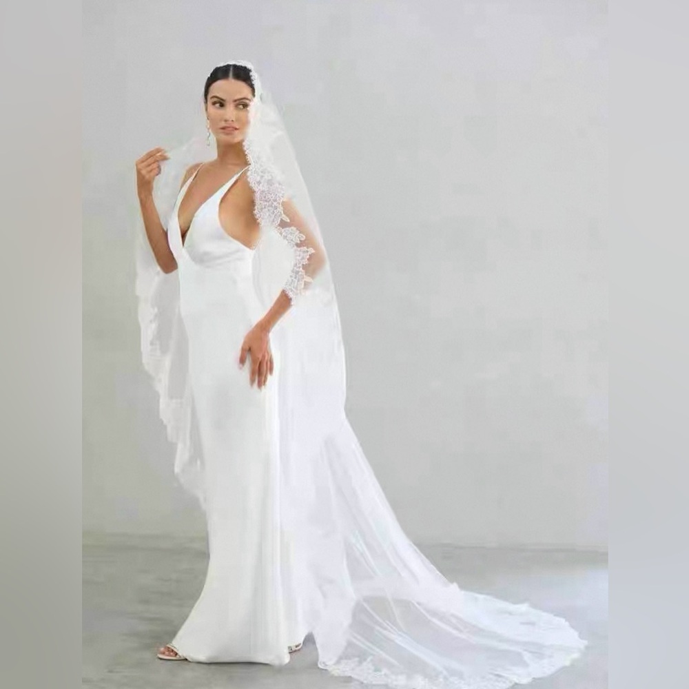 Mantilla Lace Wedding Veil - Picture 2 of 9